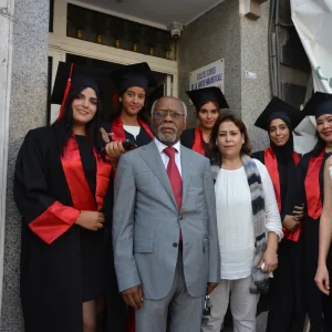 الدكتور سلمي اليزيد مع خريجات ESSP يوم حفل تسليم الشهادات