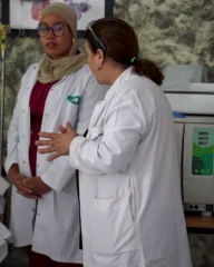 Deux formatrices de l’ESSP en salle de pratique